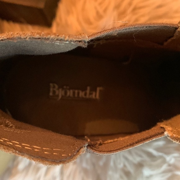 Bjorndal Suede Leather Heeled Chelsea Boots Tan Woman’s Size 9 - Picture 3 of 12